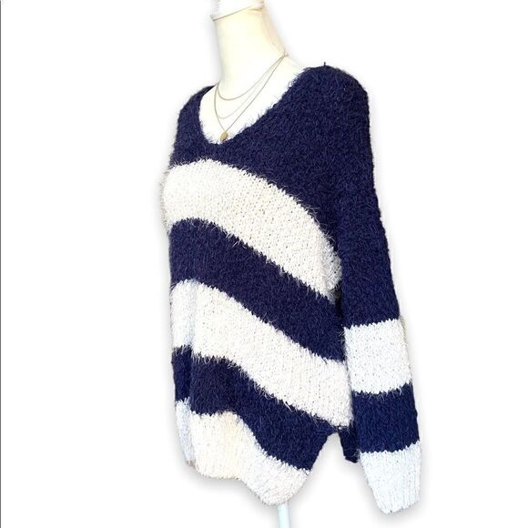 Dreamers Eyelash Chenille White And Navy Stripe Fuzzy Sweater (NWOT) - Picture 2 of 14
